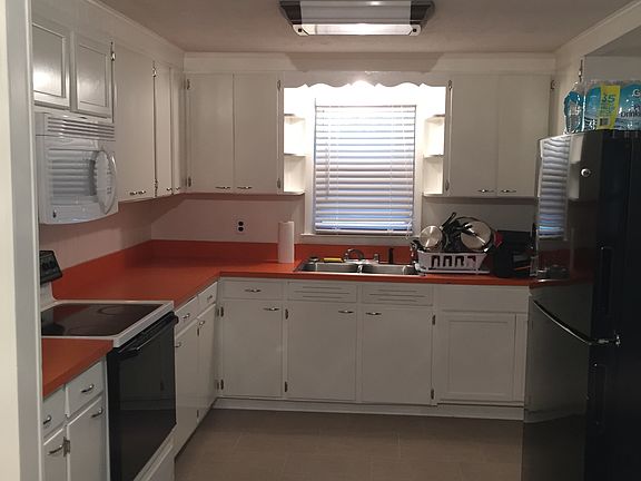 Spacious Kitchen