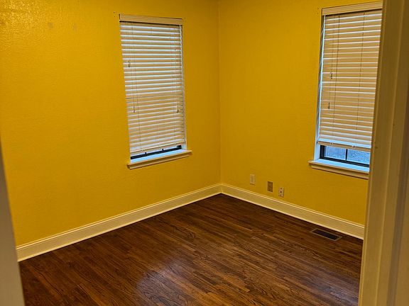4th image of 3808 W 42nd St