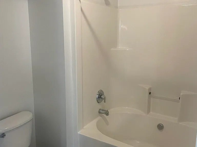 605 Goodale Ln — Photo 10