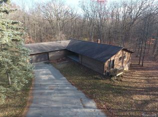 1275 W Oakwood Rd, Oxford, MI 48371
