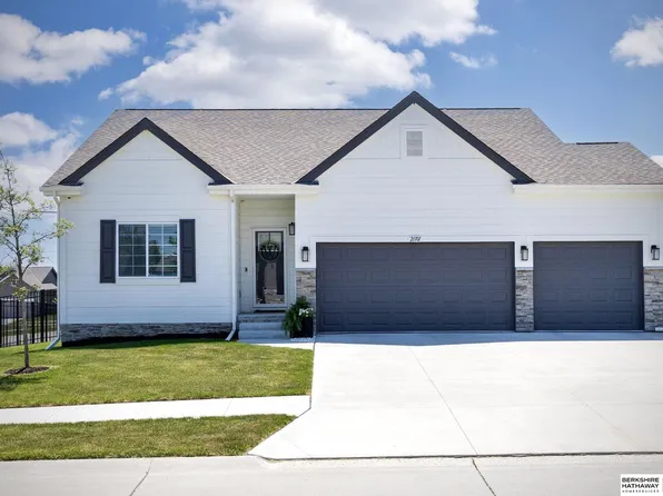 21101 Drexel St, Elkhorn, NE 68022