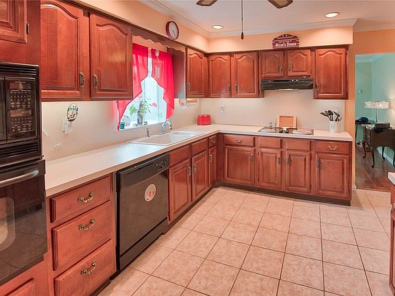 3rd image of 31 Chippendale Dr #31