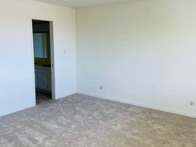 469 Kern Ave — Photo 17
