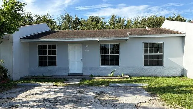 3124 NW 196th St — Photo 1