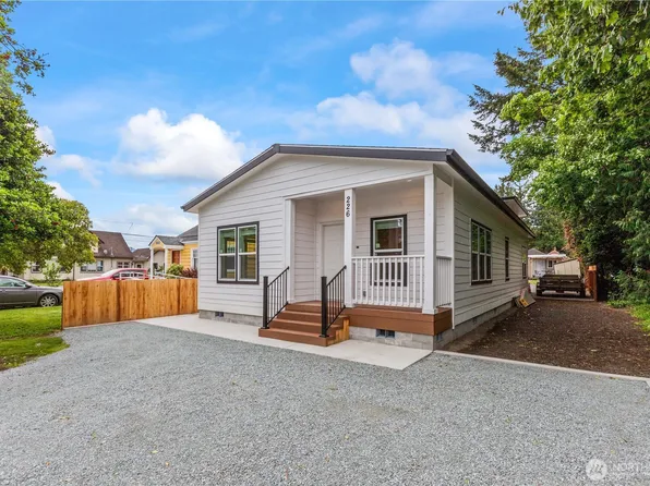 226 E Orange Avenue, Burlington, WA 98233