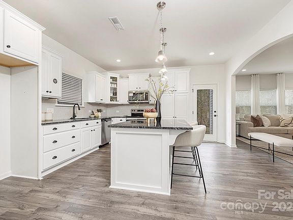 5th image of 213 Parkmont Dr #137