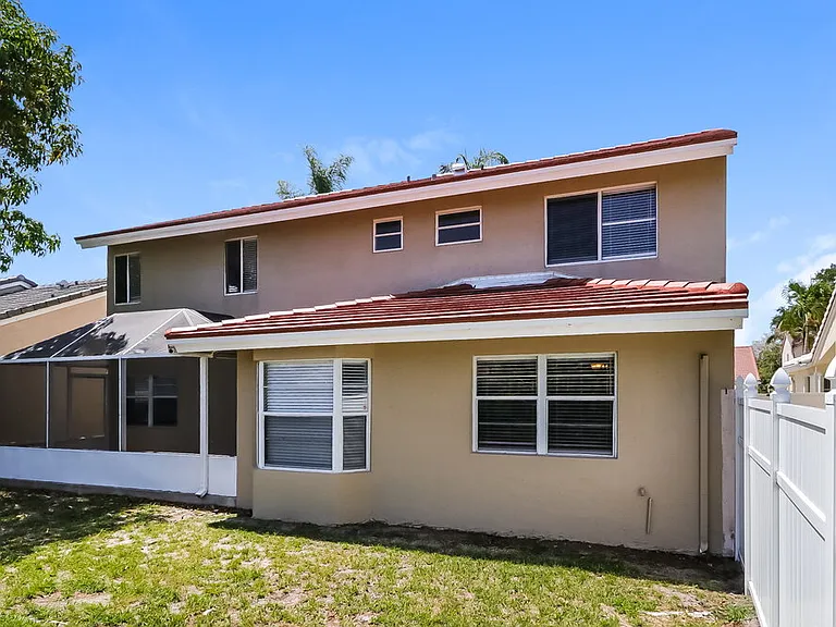 10045 Country Brook Rd — Photo 17
