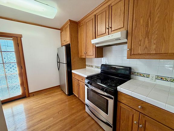 4th image of 1018 Garfield Ave