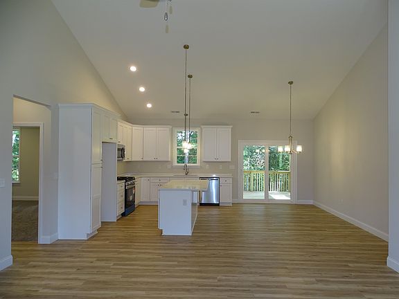 5th image of 135 Elsie Hinson Ln
