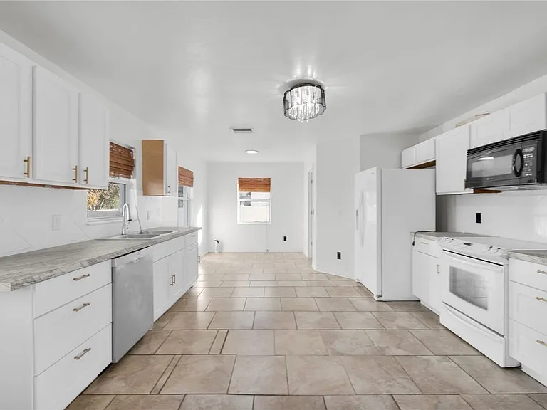 918 Acroft Ave — Photo 8