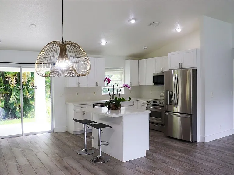 16930 W Mead Hill Dr — Photo 1