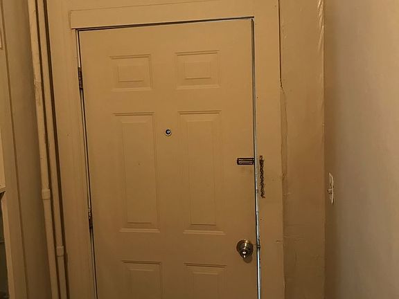 2nd image of 1101 W Maxwell Ave APT B