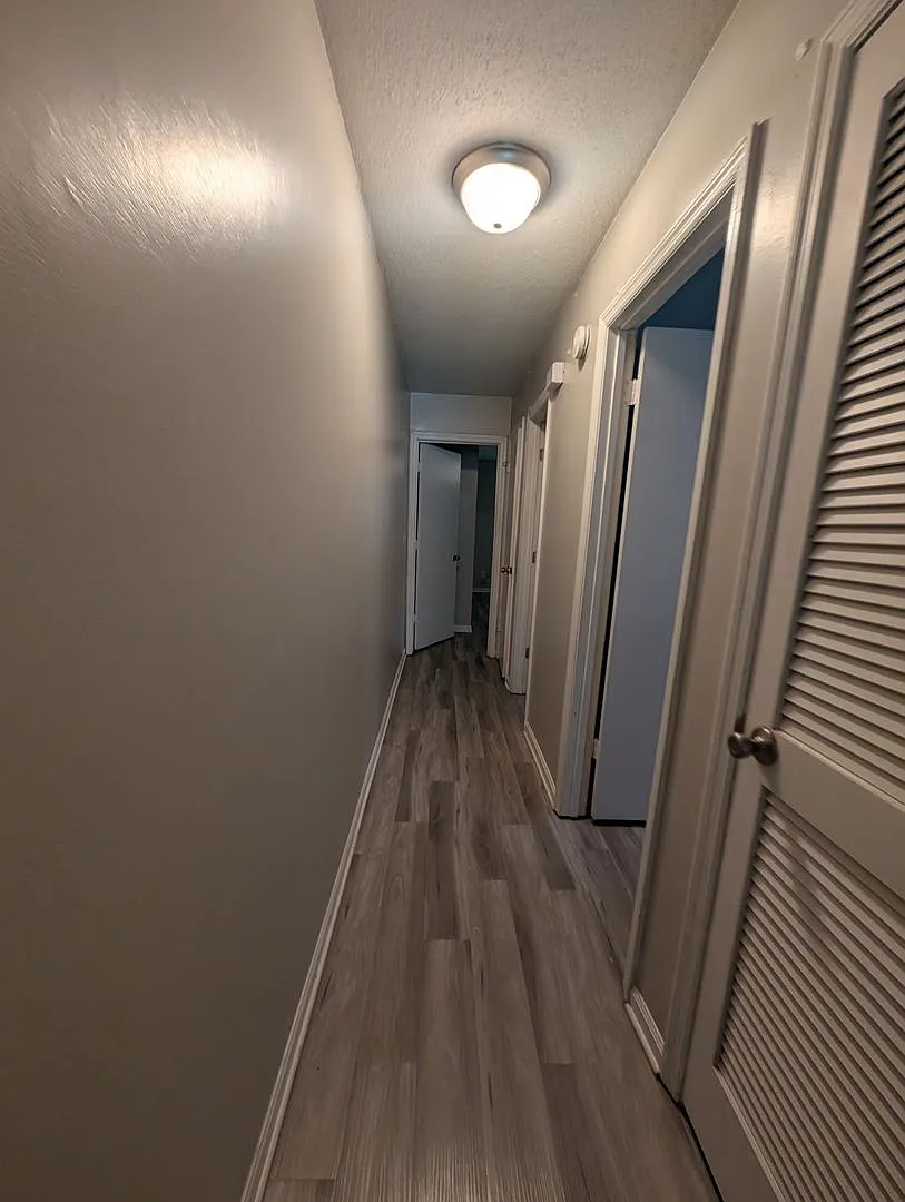 Spacious 2BD/2BA Duplex — Photo 4