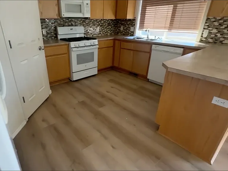 540 Glenmoor Dr #1 — Photo 2