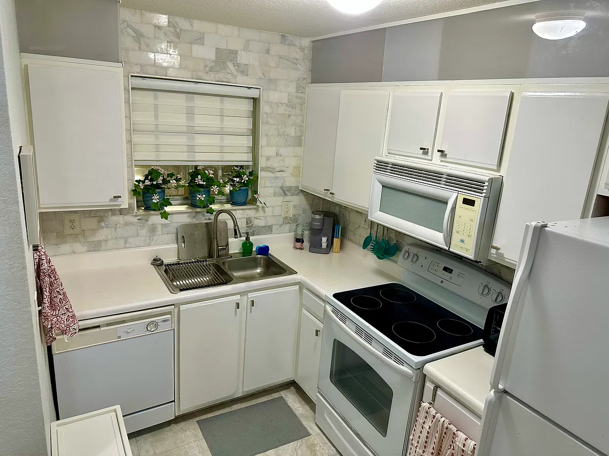Building Photo - 2194 NE 167th St #2