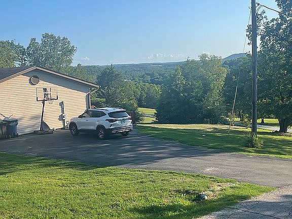 3rd image of 162 Cedar Oak Dr