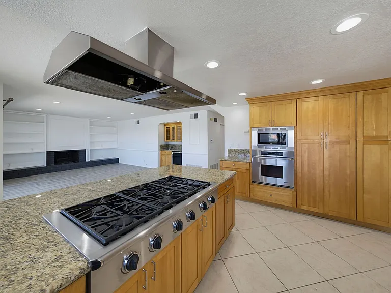 1038 Rimwood Dr — Photo 14