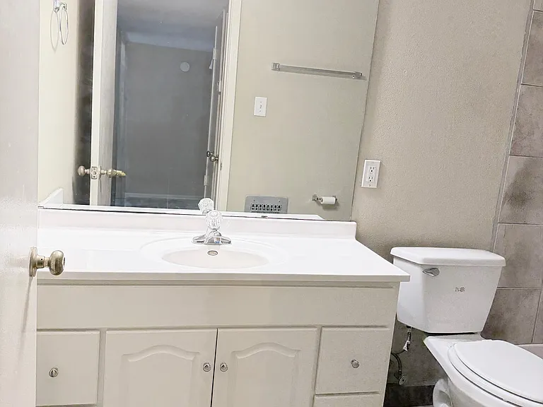 Ricks Apartments — Photo 31