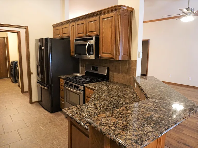 9601 Crooked Creek Ln — Photo 4