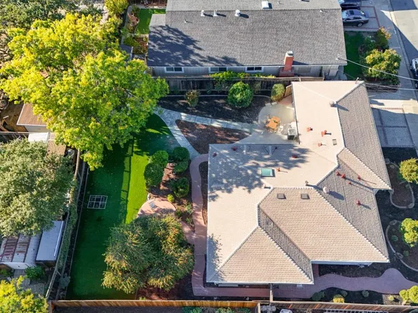 542 Topaz St, Redwood City, CA 94062