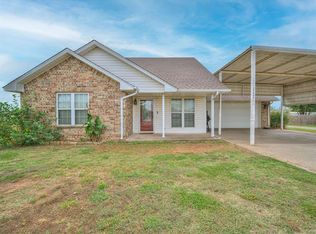 311 Spruce St, Hinton, OK 73047