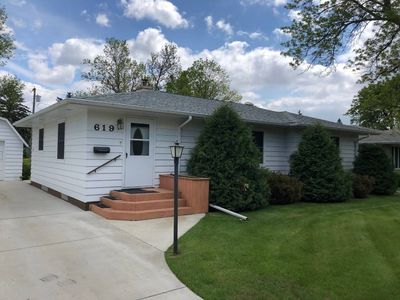 619 East St, Bottineau, ND, 58318