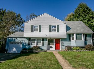 10 Smalley Rd, Edison, NJ 08817