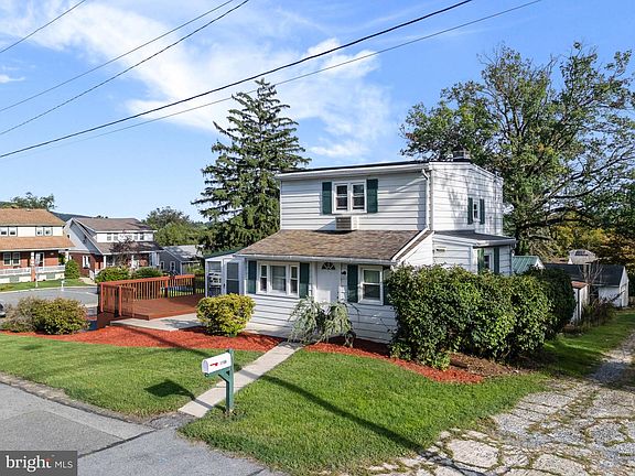 3rd image of 1706 Liggett Ave