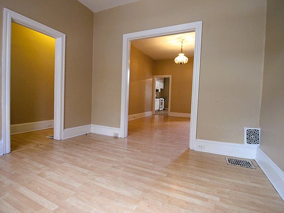 2nd image of 540 Wyandotte St
