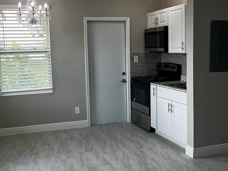 217 SW Avenue D #2 — Photo 8