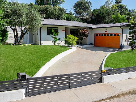 2nd image of 3242 Berry Dr