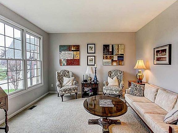 5th image of 834 Bolton Abbey Ln