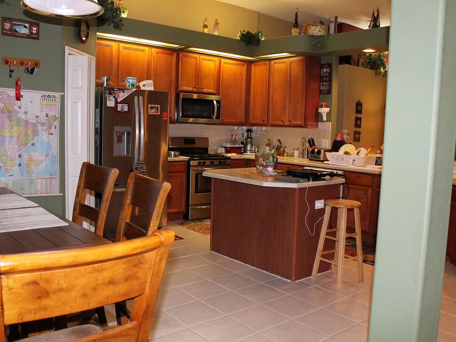 4 bed, 2907 sqft, $3,250 — Photo 3