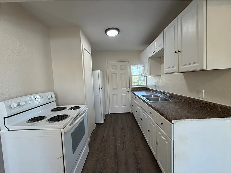 113 Blevins St — Photo 9