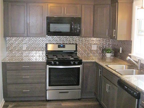 2nd image of 131 Pickford Ave