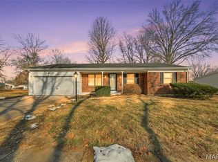 6803 Foxbend Ct, Florissant, MO 63033