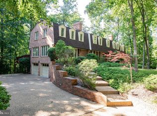 9516 Woody Ln, Great Falls, VA 22066