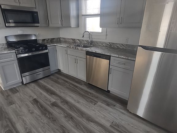 2nd image of 412 New Rd #B