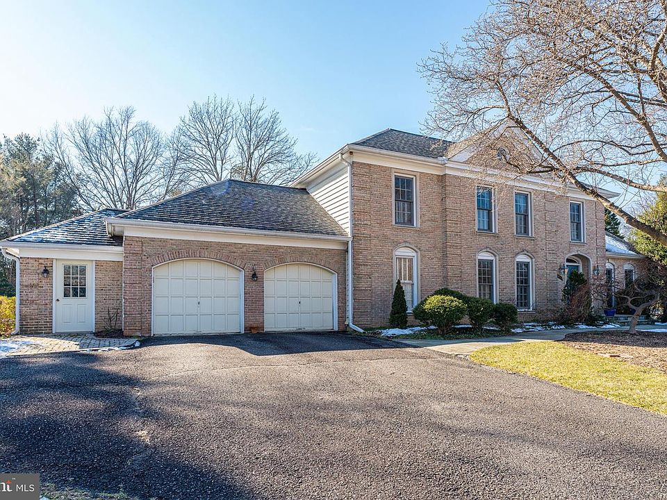 1st image of 8456 Holly Leaf Dr