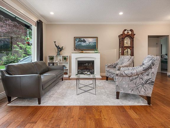 2nd image of 3936 Creekside Dr