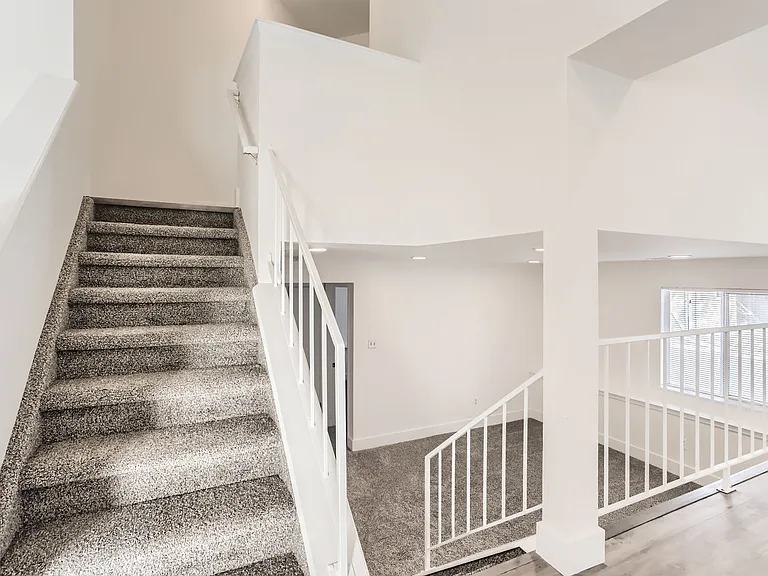2046 Sumac St — Photo 16