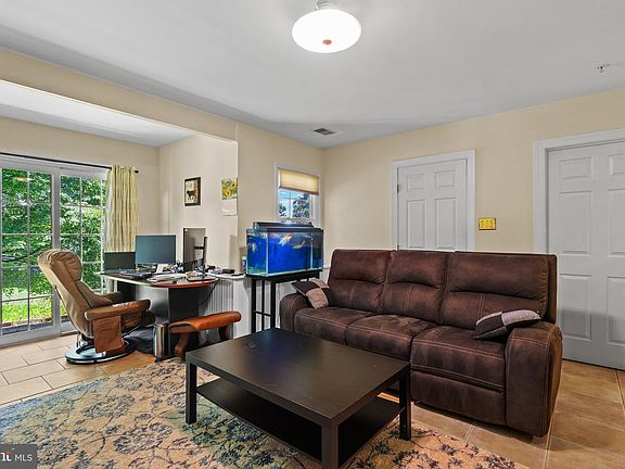 3rd image of 5917 Fox Glen Ct