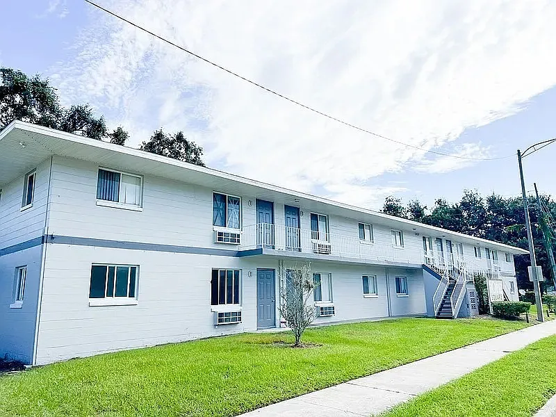 2 bed, 1.0 bath, $980 — Photo 1