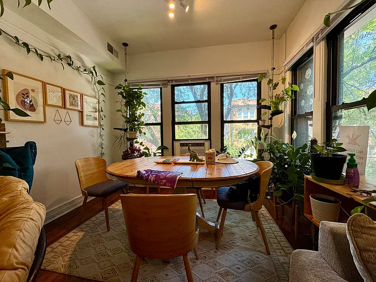 1459 W Winnemac Ave #1 — Photo 3