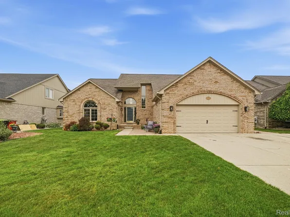 54049 Carnation Dr, Macomb, MI 48042