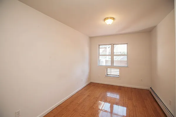 Rented by Nooklyn NYC LLC | media 103