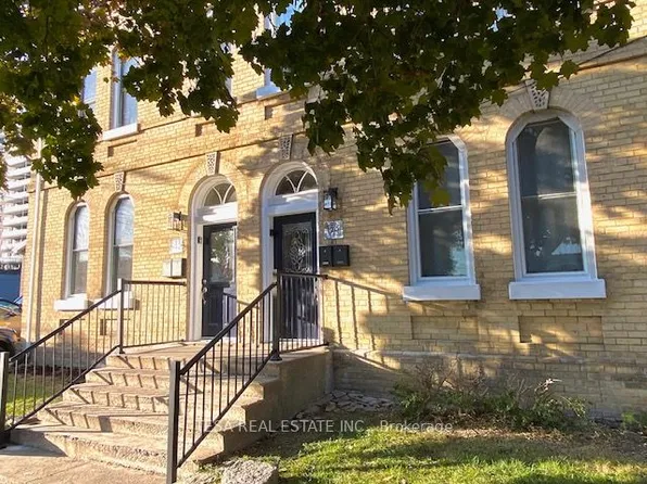 158 Darling St #2, Brantford, ON N3S 3W6