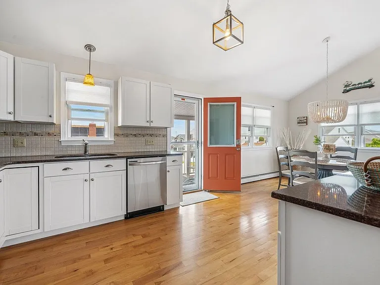 131 Franklin St — Photo 6