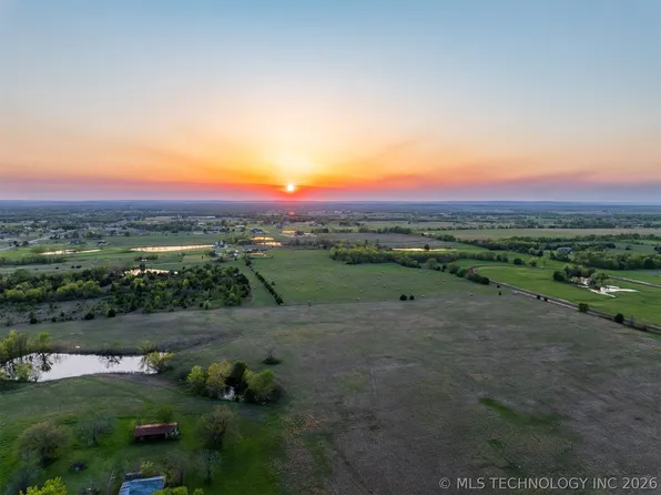 2 N Memorial Dr, Owasso, OK 74055