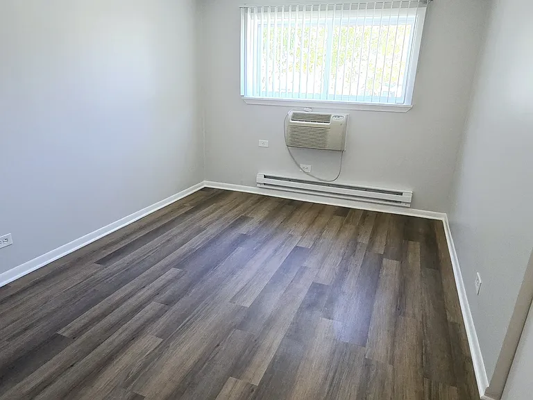 10 Oak Ave — Photo 8